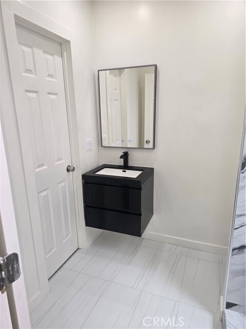 Building Photo - 3020 1/2-3022 W 12th St