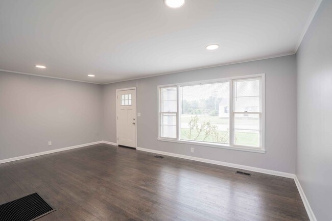Building Photo - Charming Newly Renovated 3-Bedroom Home in...