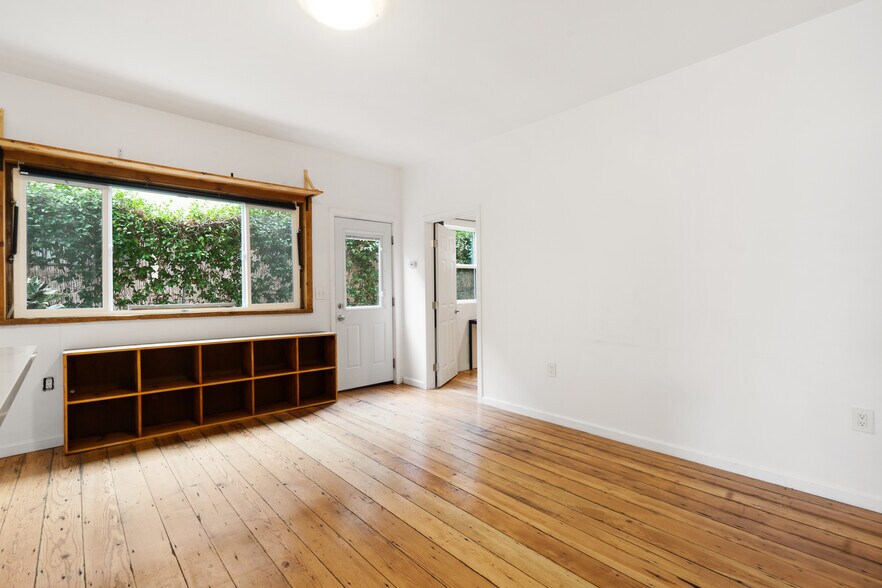 Building Photo - 207 E Avenue 31