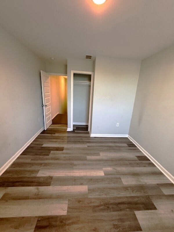 Building Photo - 2402 Lakeview Ave