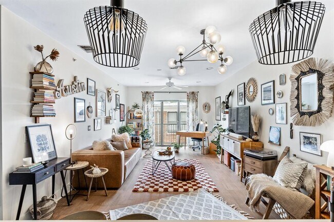 Building Photo - 908 Nueces St