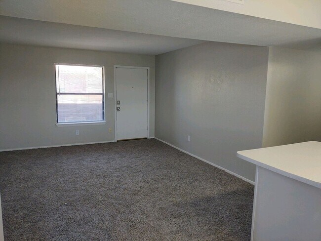 Interior Photo - Aztec Manor