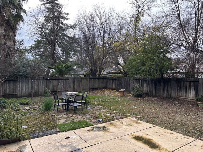Building Photo - A Clean, Well-Sized Home With Solar in Woodland