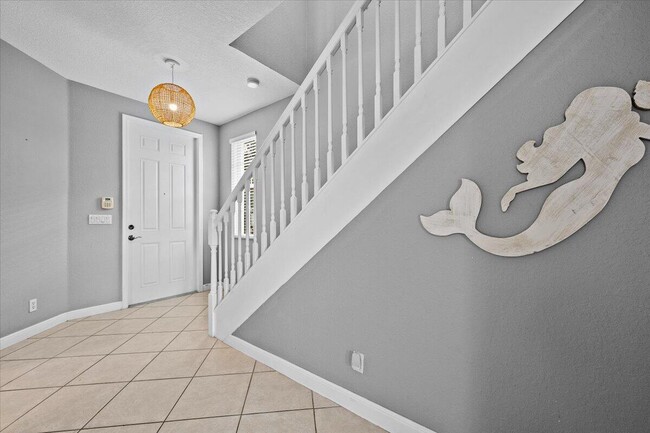 Building Photo - 647 Castle Dr