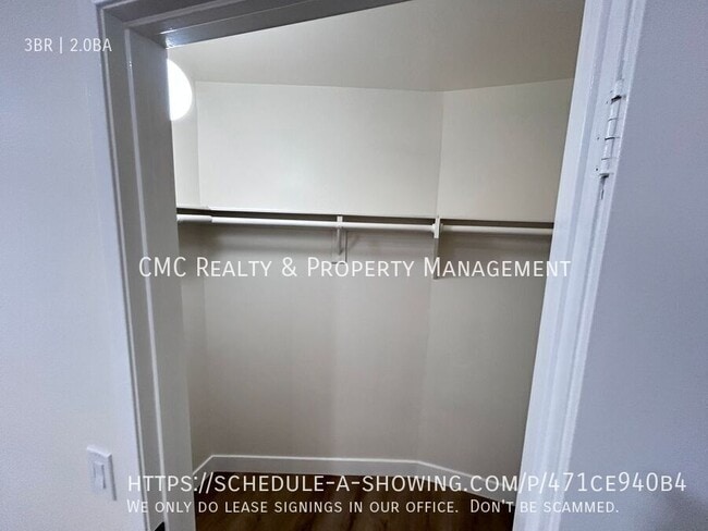 Building Photo - 1580 Park Ave