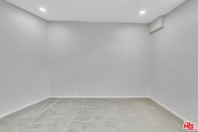 Building Photo - 4477 Woodman Ave