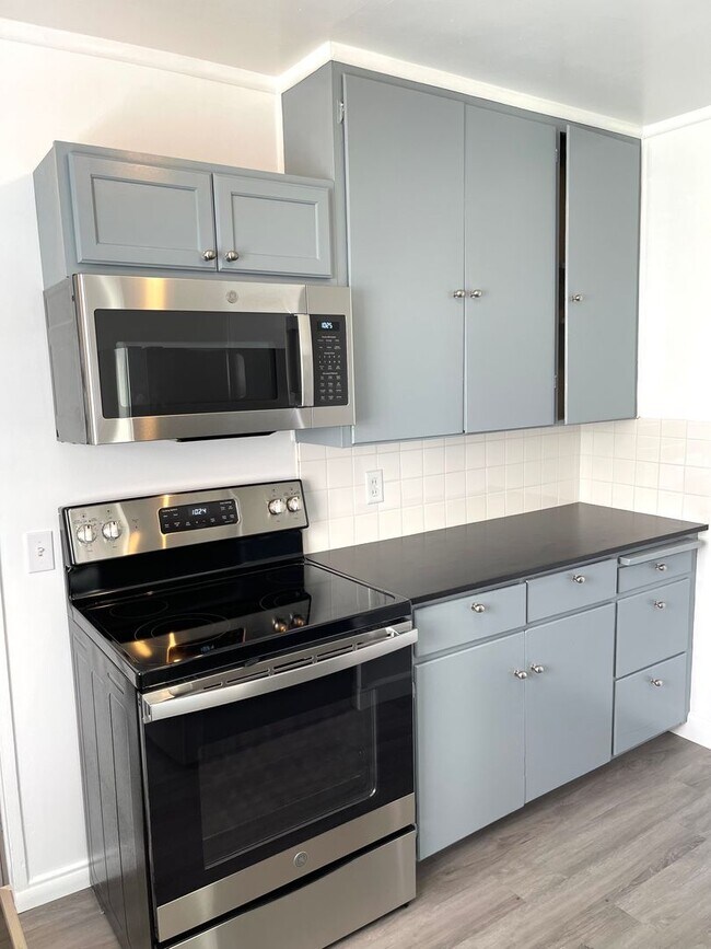 Building Photo - Completely Remodeled Three Bedroom One Bath in Richland - Move in Ready!!