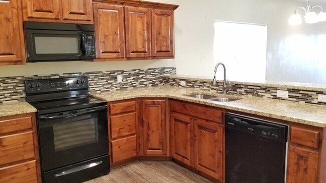 Building Photo - OPEN FLOOR PLAN ON HOME ONLY 1 YEAR OLD