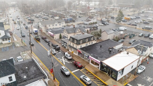 Building Photo - 384 Ramapo Valley Rd