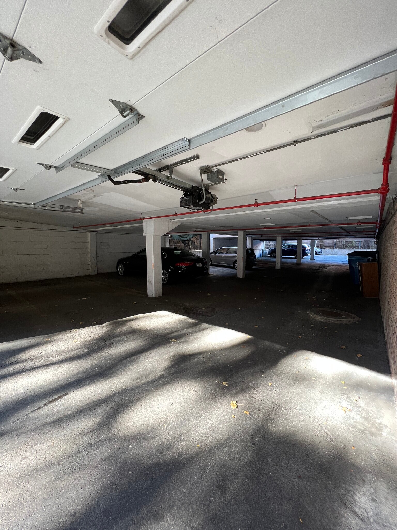 Building Photo - 736 W Buena Ave