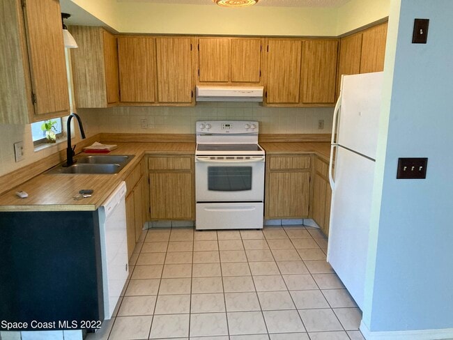 Building Photo - 711 Walnut Dr