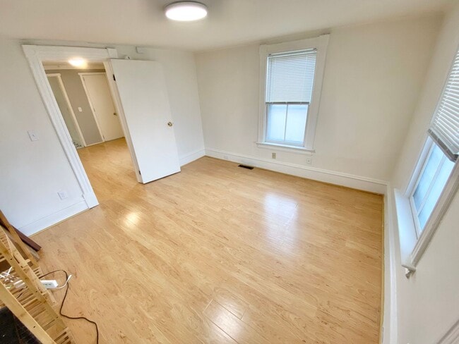 Building Photo - 93 Walnut St