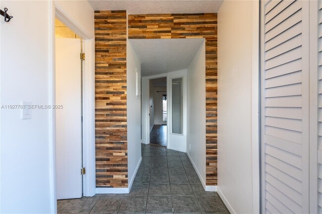 Building Photo - 8002 Lagos De Campo Blvd