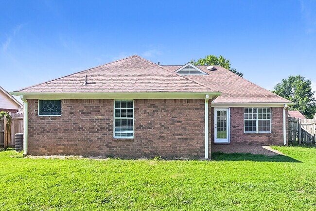 Building Photo - 4244 Shadow Oaks Dr