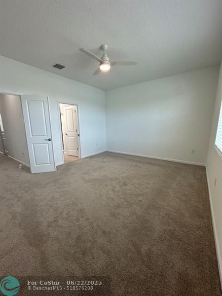 Building Photo - 4658 Longwood Lake Sq