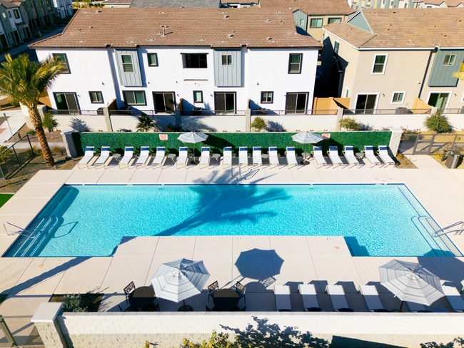 Building Photo - Banyan at 17 North Townhomes