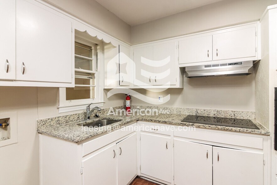 Building Photo - 4707 Wellborn Dr