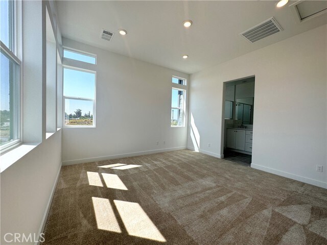 Building Photo - 322 Tank