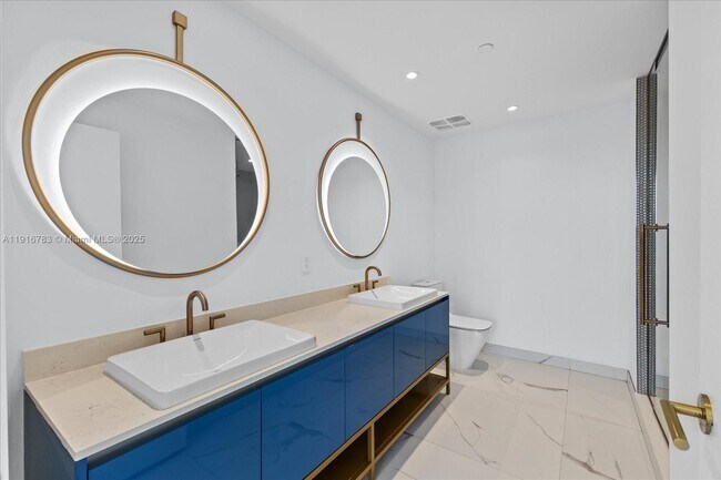 Building Photo - 2678 Tigertail Ave