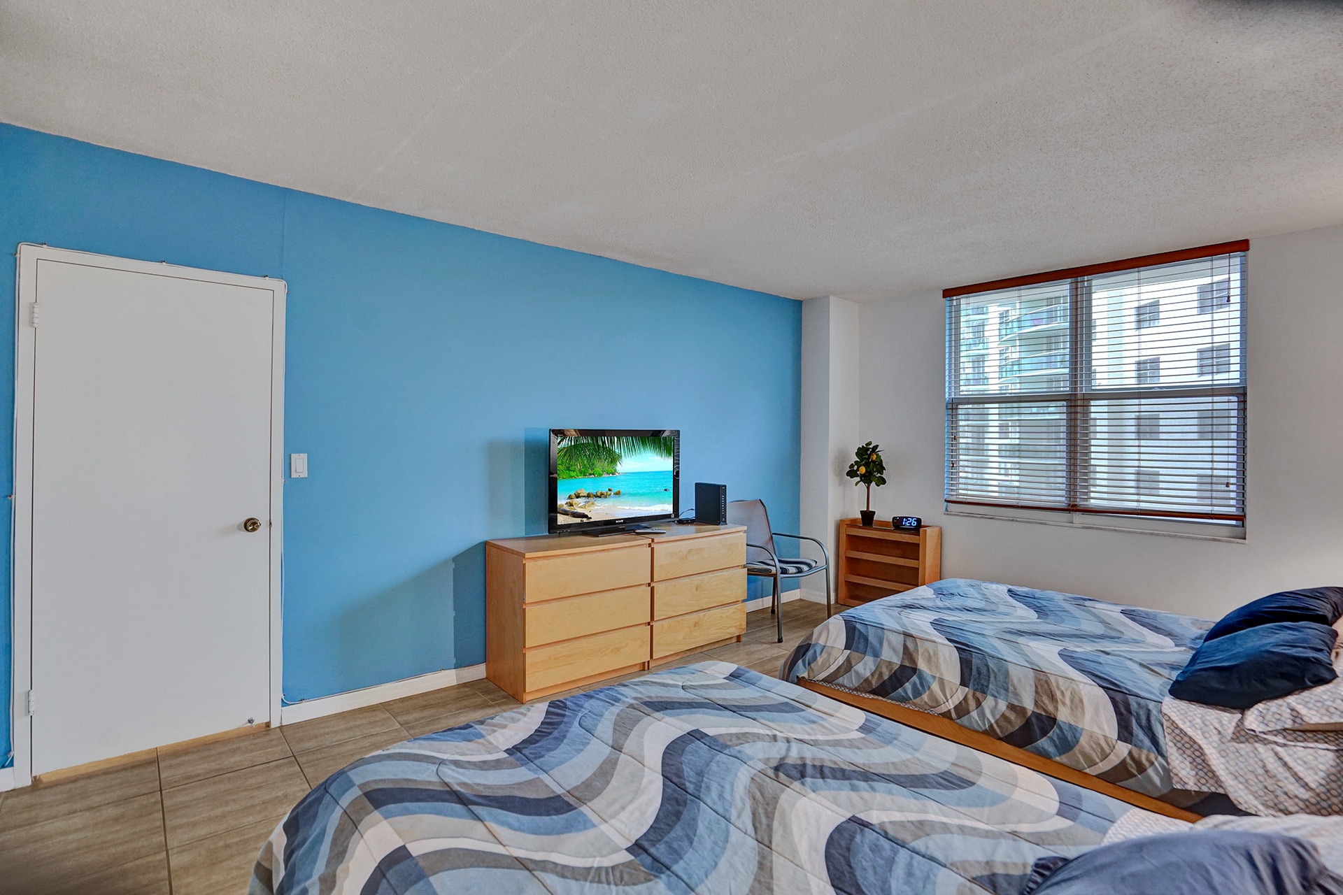 Building Photo - 3725 S Ocean Dr