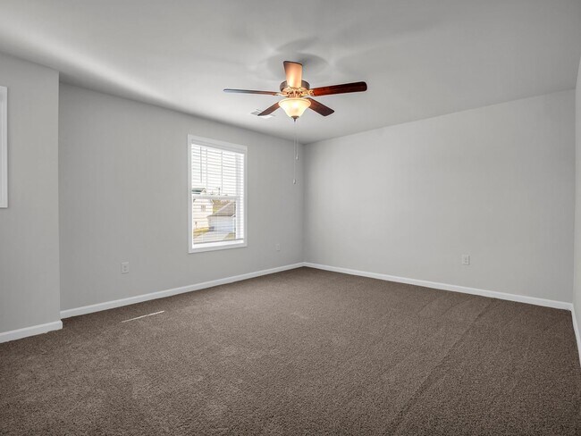 Building Photo - Like new home available in Hendersonville. Take advantage of our $3,500 six-month special when yo...