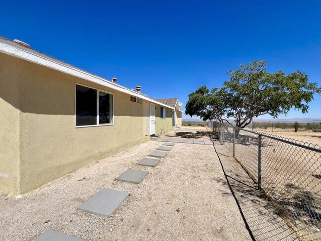 Building Photo - 21925 Fort Tejon Rd