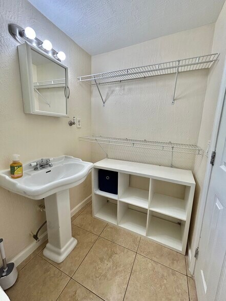 Bathroom - 4221 SW 36th St