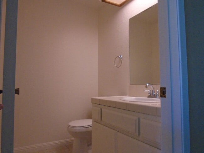 Building Photo - QUAILWOOD CUTIE IN GATED COMMUNITY!!!