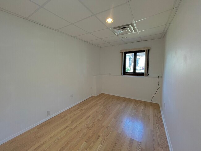 Building Photo - 5S509 Campbell Dr