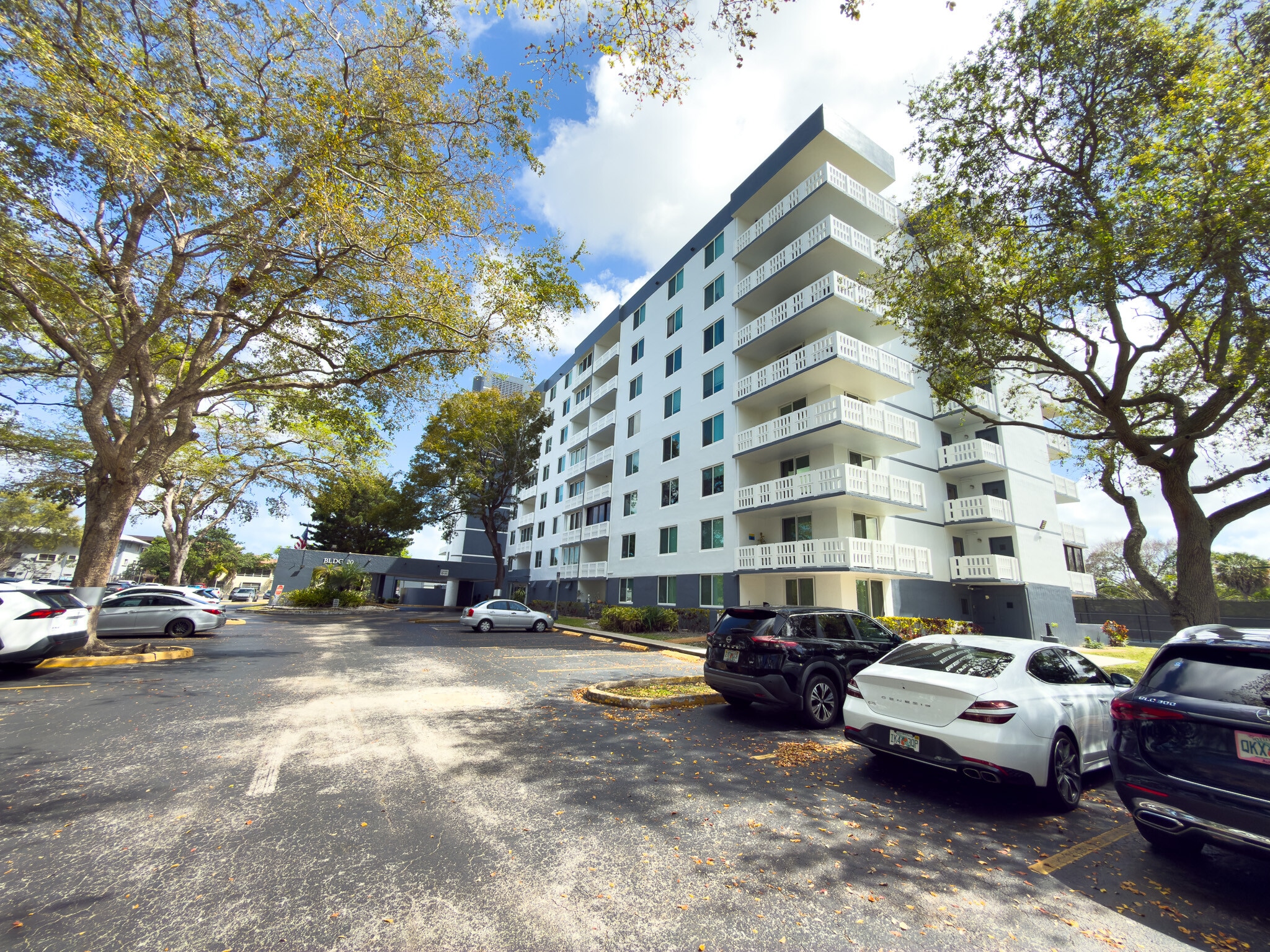 Building Photo - 919 Hillcrest Dr