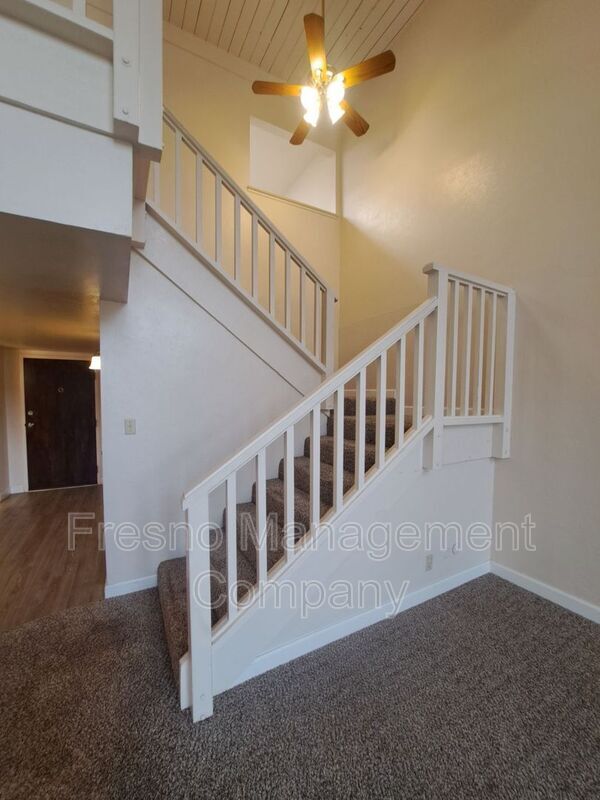 Building Photo - 4919 N Millbrook Ave
