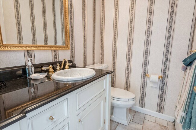 Building Photo - 7 Brookside Dr