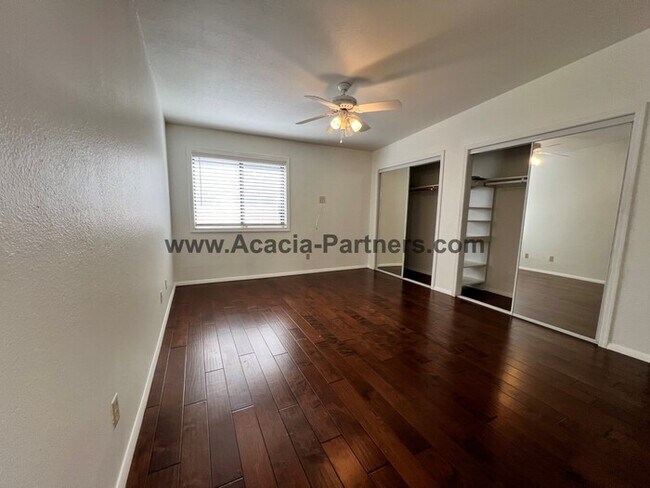 Building Photo - Two Bedroom Townhouse