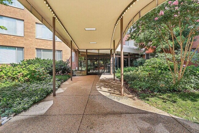 Building Photo - 1111 Arlington Blvd