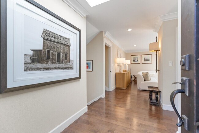 Building Photo - 977 Continental Dr