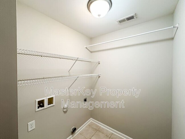 Building Photo - 711 Keystone Park Dr