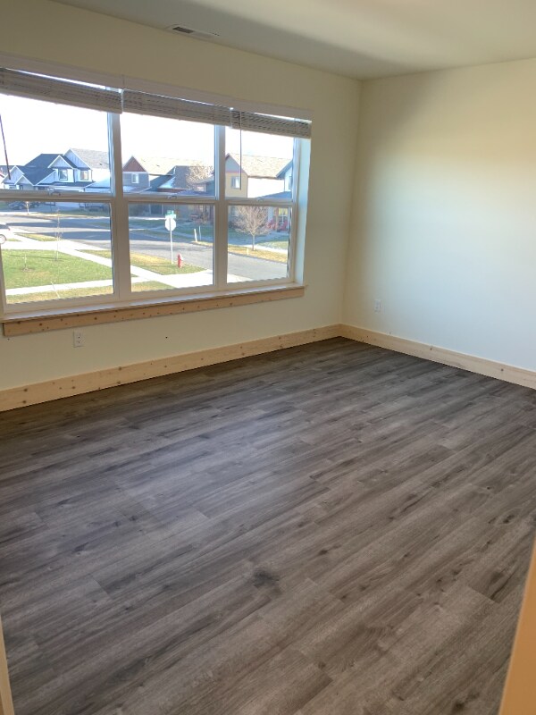 Building Photo - 995 Advance Dr