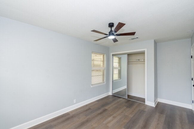 Building Photo - 5429 De Lange Ln