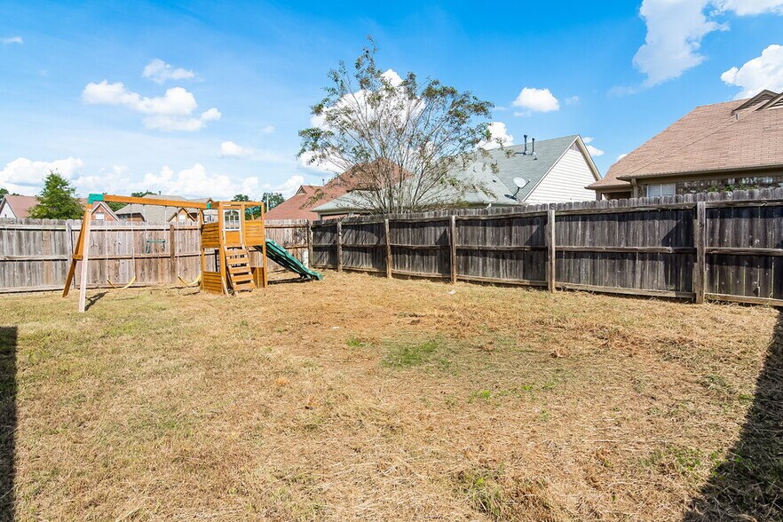 Building Photo - 4902 Longleaf Oak Cove