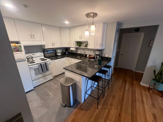 Building Photo - 99 Cluff Crossing Rd