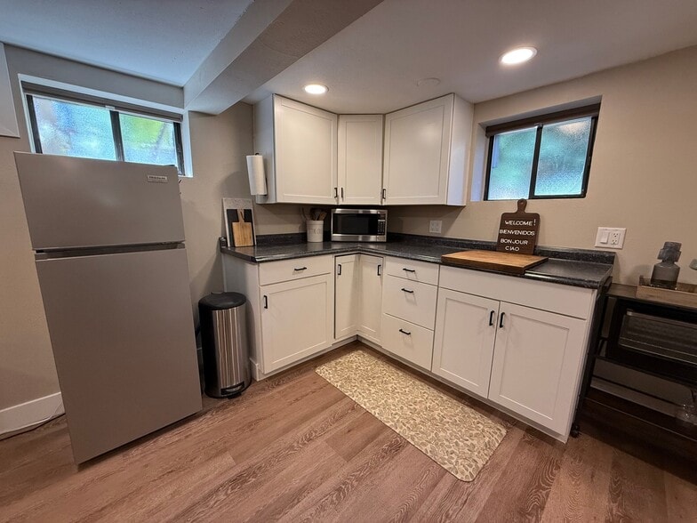 Building Photo - 4004 NW Columbia St