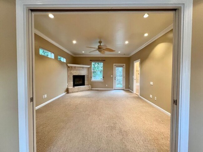 Building Photo - Custom Features, 3 Bedroom, 2 Bathroom, Napa Home