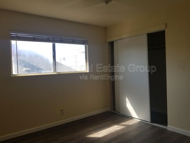 Building Photo - 1253 73rd Ave