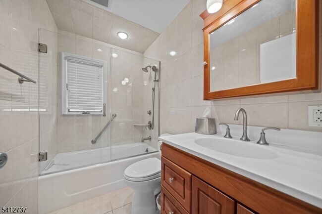 Building Photo - 784 Cherry St