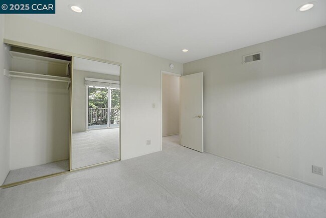 Building Photo - 3377 Rossmoor Pkwy
