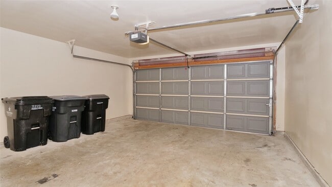 Building Photo - 3318 Madison Elm St