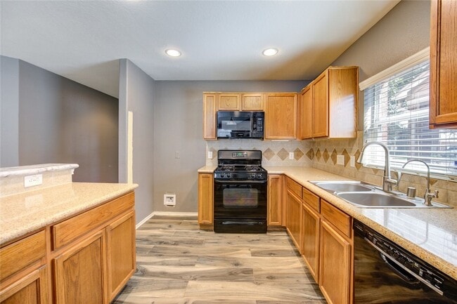 Building Photo - 5711 Kenwood