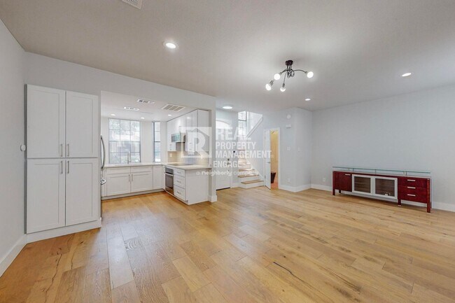 Building Photo - Highly Upgraded 2-Bedroom Townhome Available for Rent!
