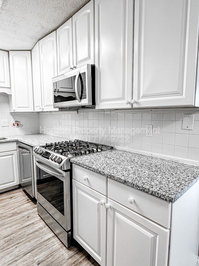 Building Photo - 233 Goshen Ln