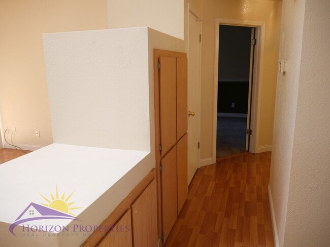 Building Photo - Open 3 Bed 2.5 Bath 1,959 Sq. Ft. Antelope Home